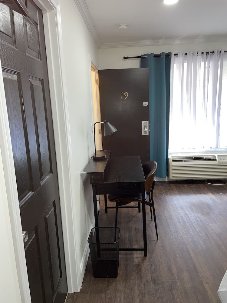 Gatehouse Motel - photo 19