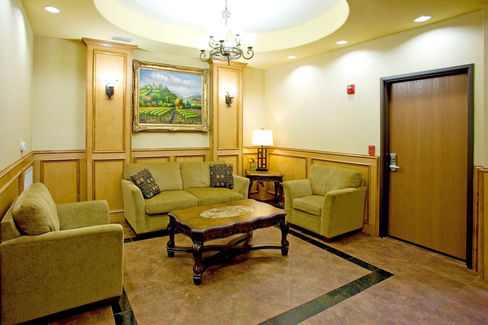 Holiday Inn Express and Suites Jourdanton Pleasant - photo 26