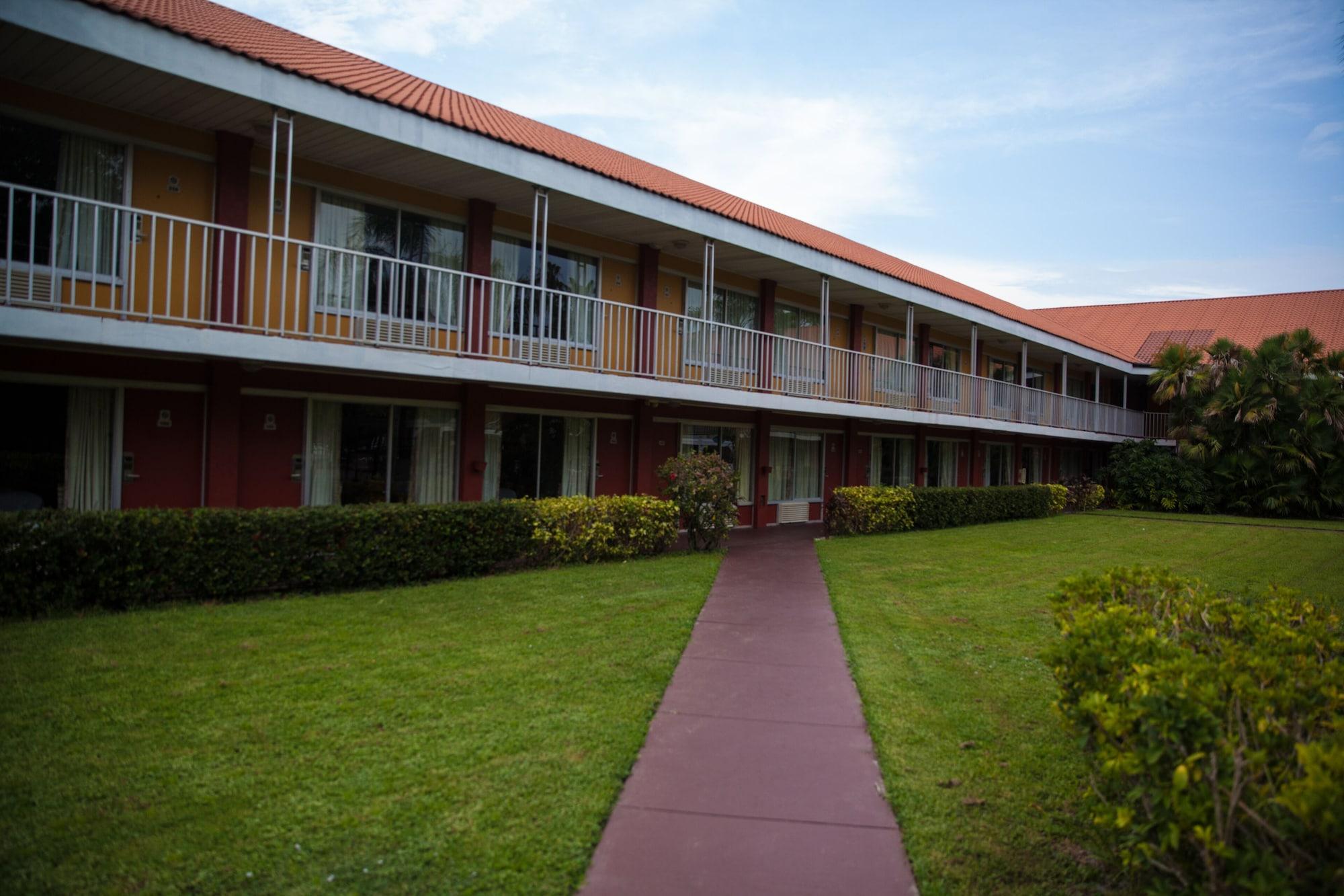 Days Inn by Wyndham Cocoa Cruiseport West At I 95 524 - photo 9