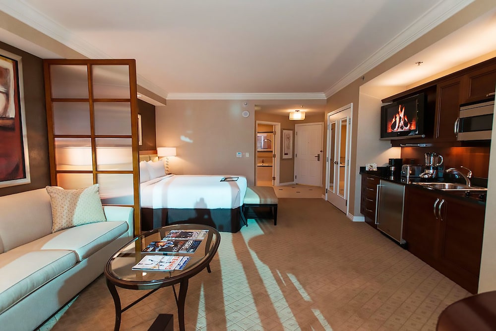 888 Two Bedroom Balcony Suite at Signature Condo Hotel - photo 20