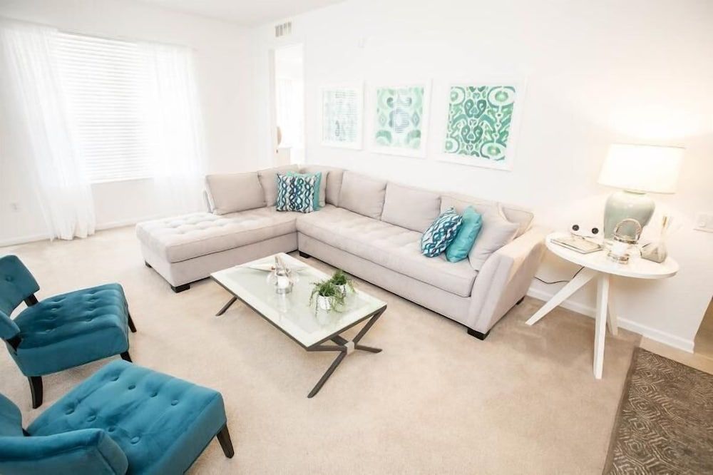 Modern Vacation Apartment with a Lake View — 4-Star Luxury Hotel in Orlando, United States