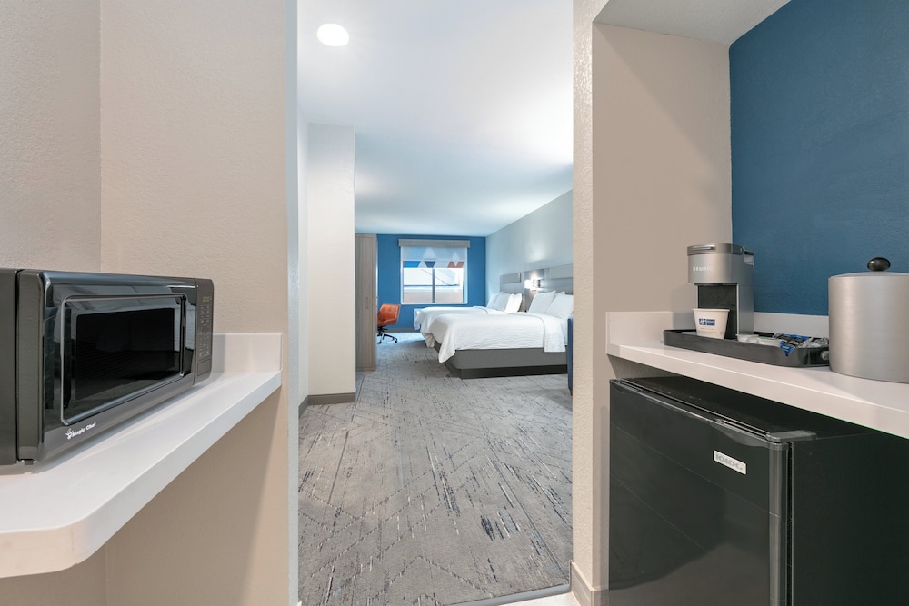 Holiday Inn Express Hotel & Suites Winnie by IHG - photo 14