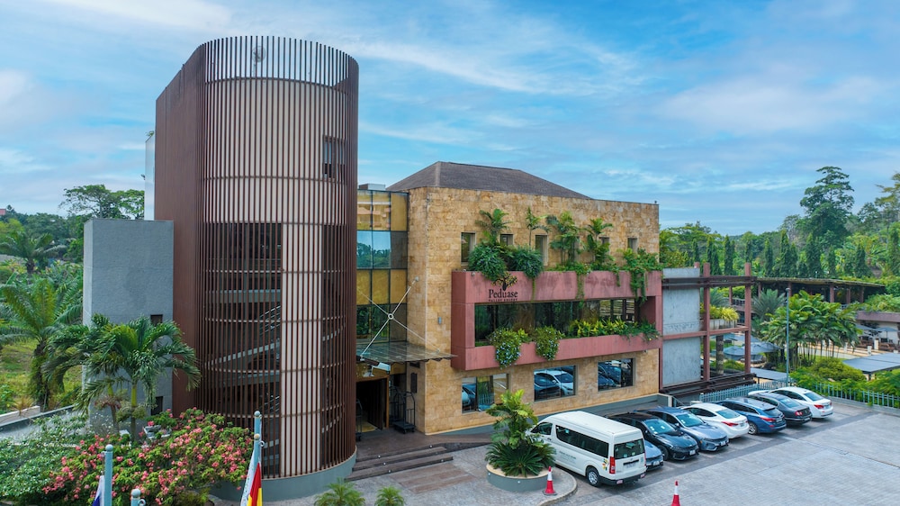 Peduase Valley Resort in Aburi, Ghana