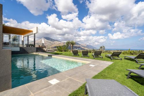 Villa vista mare Piscina e SPA — 4-Star Luxury Hotel in Castellammare Del Golfo, Italy