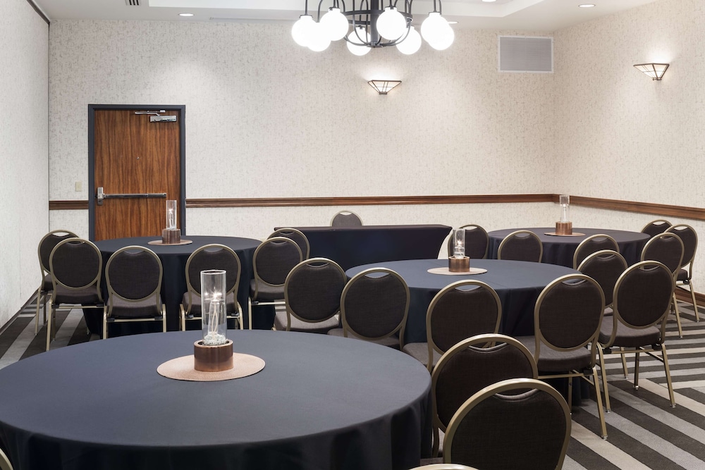 Embassy Suites Anchorage - photo 42