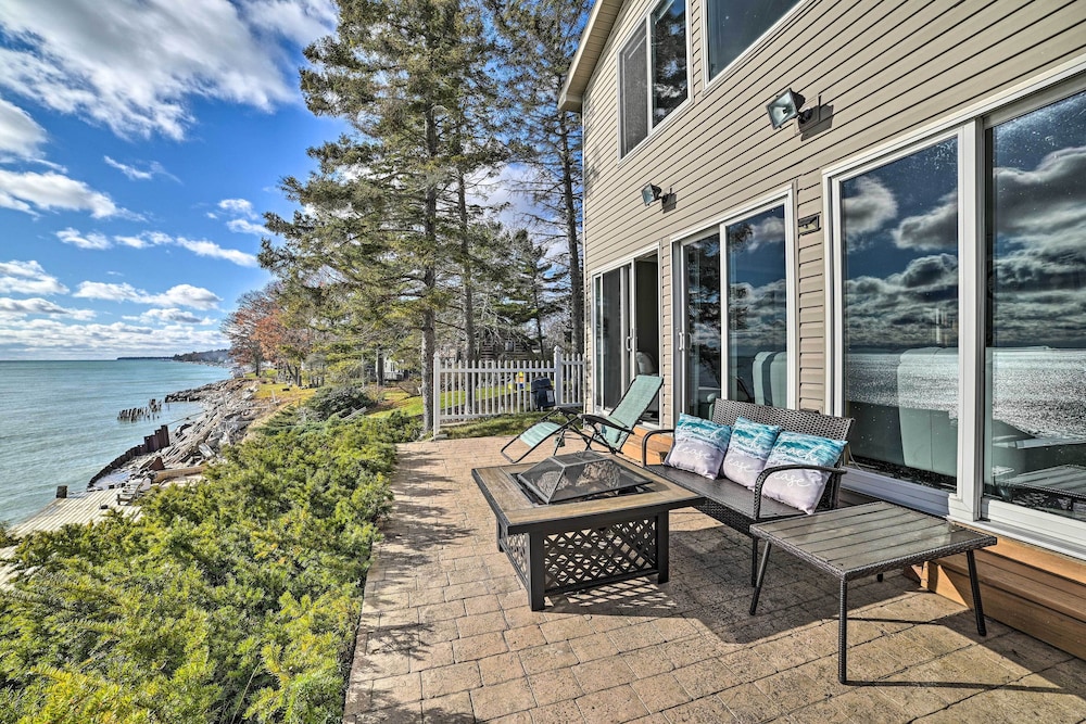 East Tawas Home with Patio Lake Huron On Site — 4-Star Luxury Hotel in East Tawas, United States