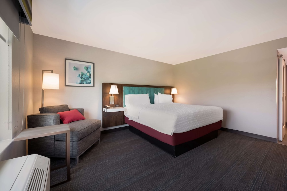 Hampton Inn Detroit Southfield - photo 25
