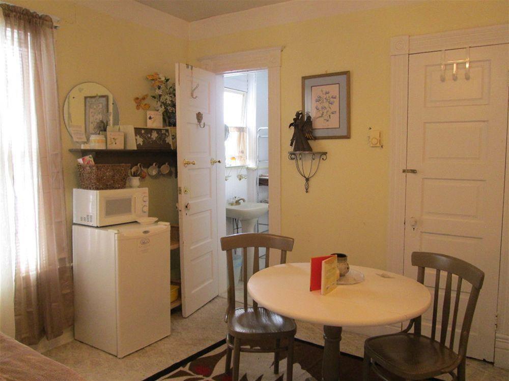 Yellow Turtle Inn - photo 10
