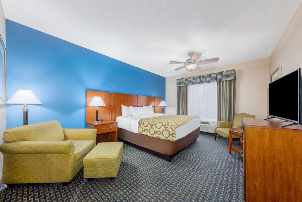 Baymont by Wyndham Pratt - photo 18