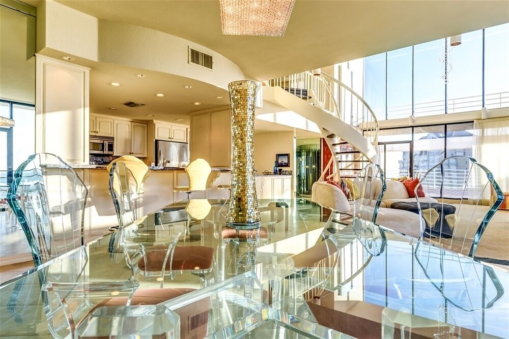 Sunchase IV 1401: Beachfront Resort Penthouse Nothing Else Even Come in South Padre Island, United States