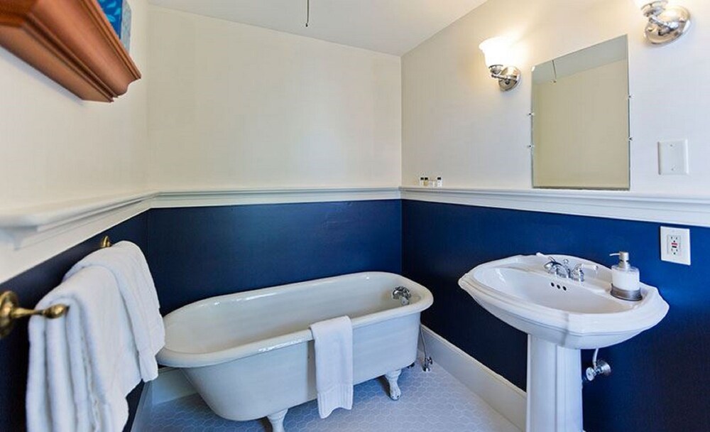 The Lindsey Hotel - photo 16