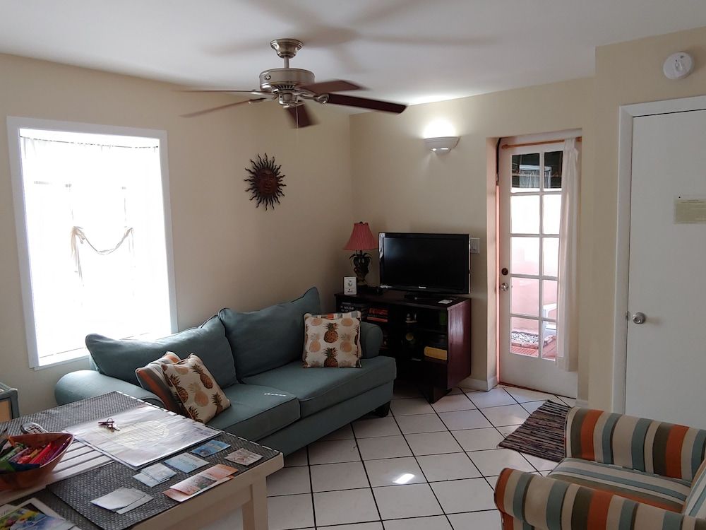 Suite Dreams Inn by the Beach - photo 19