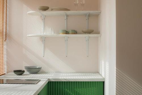 Chic Studio near Fabrika By Wehost