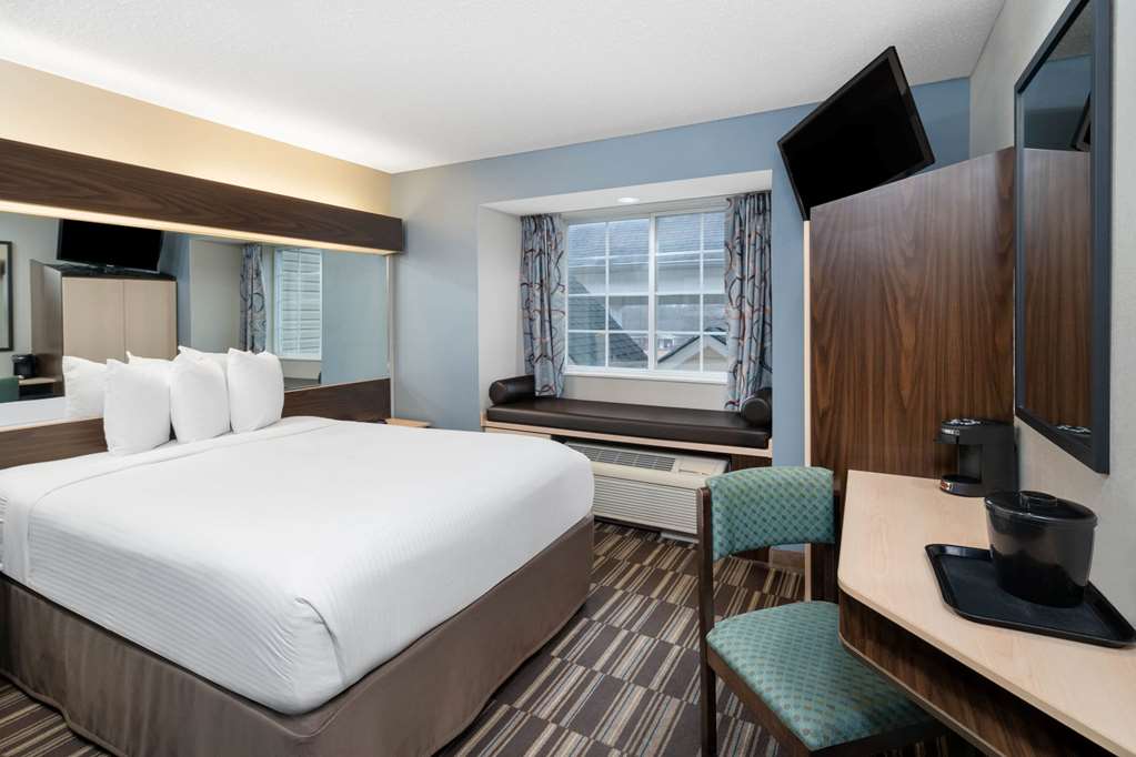Microtel Inn and Suites by Wyndham Columbus North - photo 16