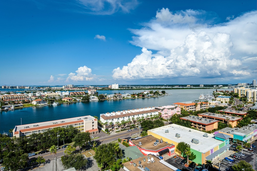 Hampton Inn & Suites Clearwater Beach - photo 67