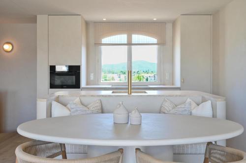 Golfe de St Tropez somptueux appartement vue port et mer — 4-Star Luxury Hotel in Cogolin, France