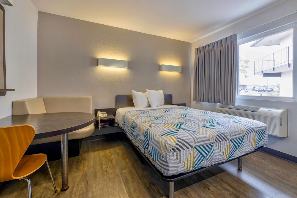 Motel 6 Oshkosh WI - photo 14