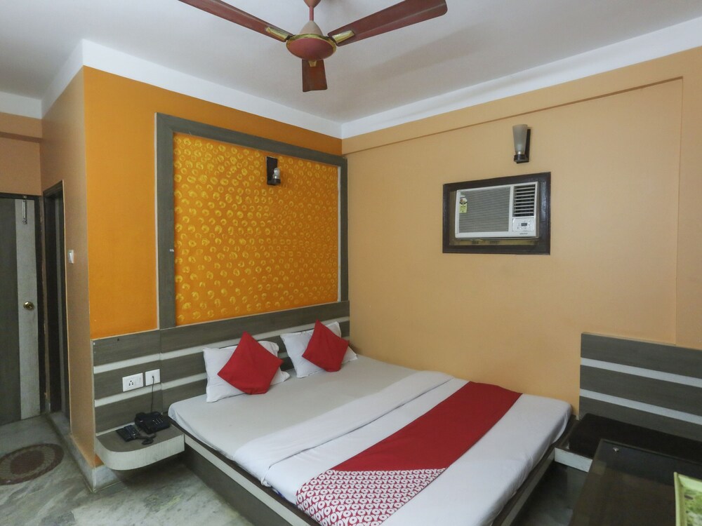 OYO 60609 Hotel Tanushree in Rampur Hat, India