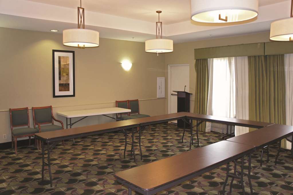 La Quinta Inn & Suites by Wyndham Kerrville - photo 35