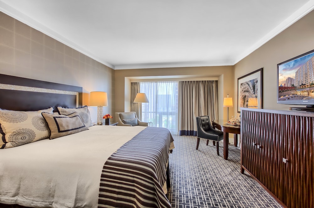 Omni Los Angeles Hotel at California Plaza - photo 36
