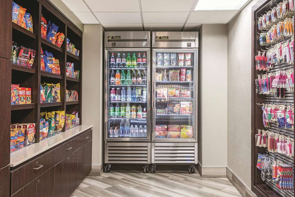 La Quinta Inn & Suites by Wyndham Univ Area Chapel Hill - photo 36