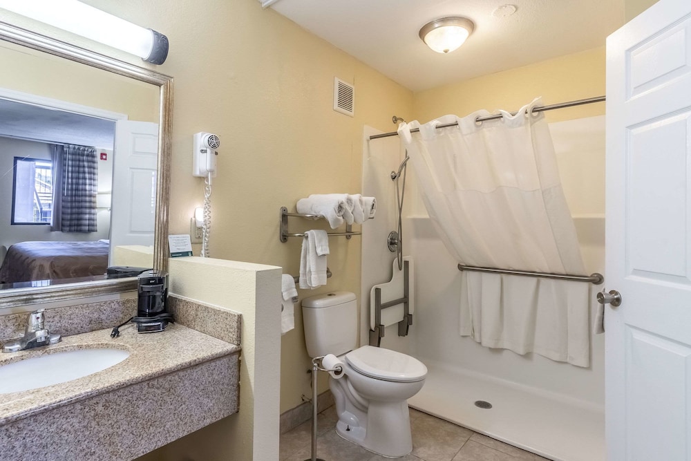 Quality Inn Franklin Cool Springs Area - photo 15