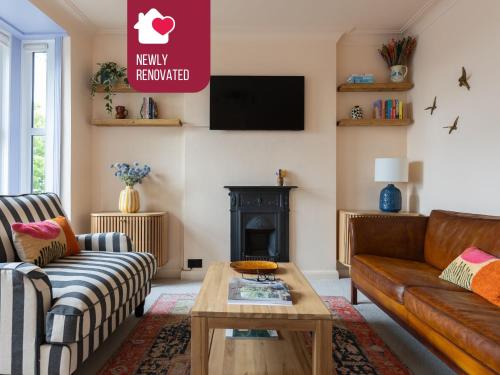 The Lorelei 2BR Mid Century Modern Stylish Apartment — 4-Star Luxury Hotel in Brighton, United Kingdom
