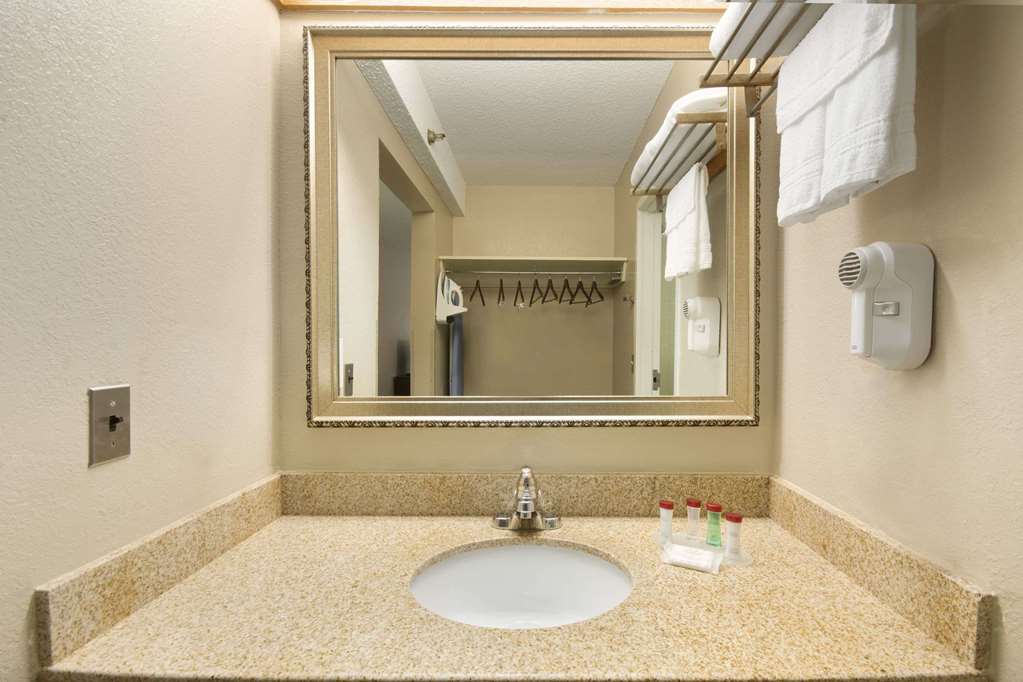 Ramada by Wyndham Raleigh - photo 7
