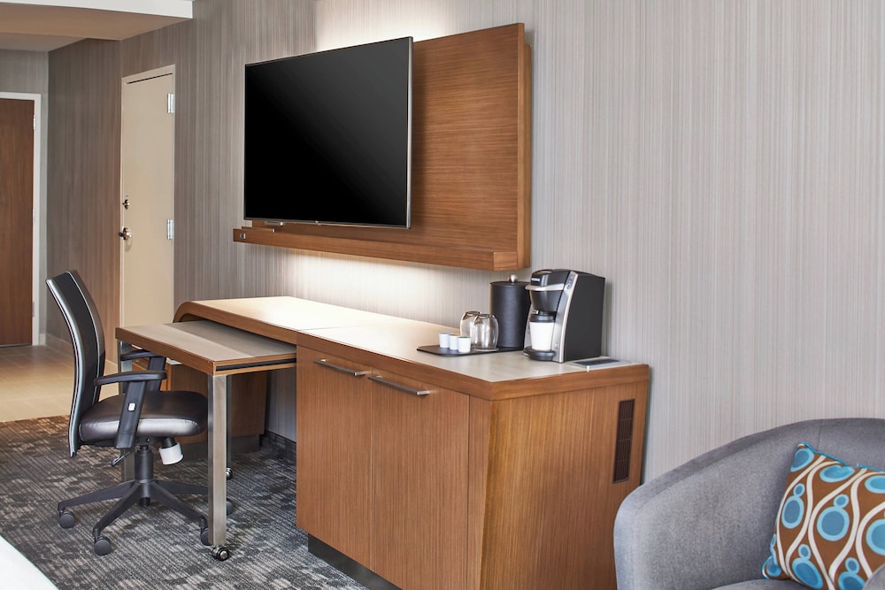 Courtyard by Marriott Baltimore Downtown McHenry Row - photo 11