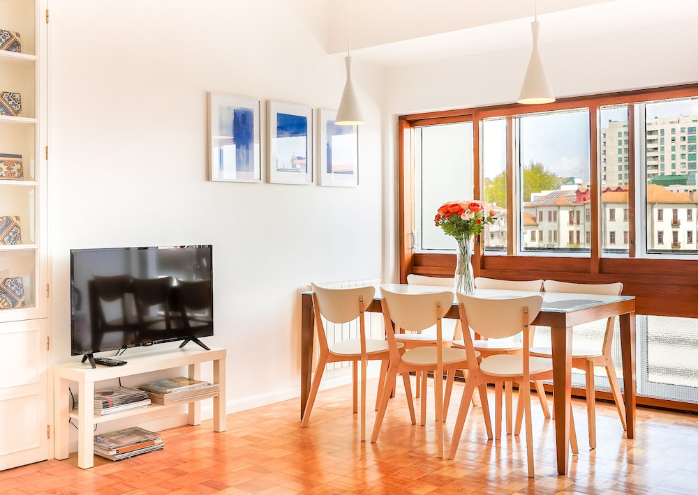 Bolha1 Bright Apartment in a Traditional Area of Porto — 4-Star Luxury Hotel in Porto, Portugal