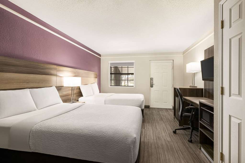 La Quinta Inn by Wyndham San Antonio Lackland - photo 37