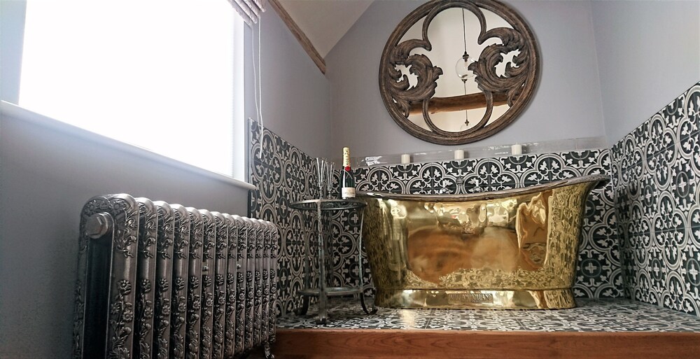 The Mill Long Melford — 4-Star Luxury Hotel in Sudbury, United Kingdom