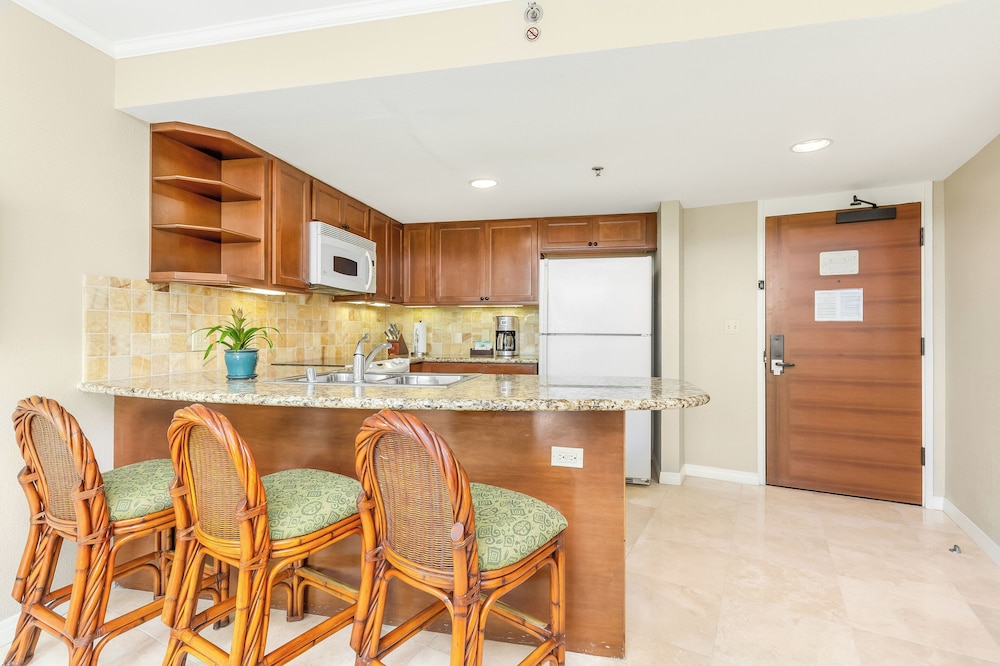 Luana Waikiki Hotel & Suites - photo 96