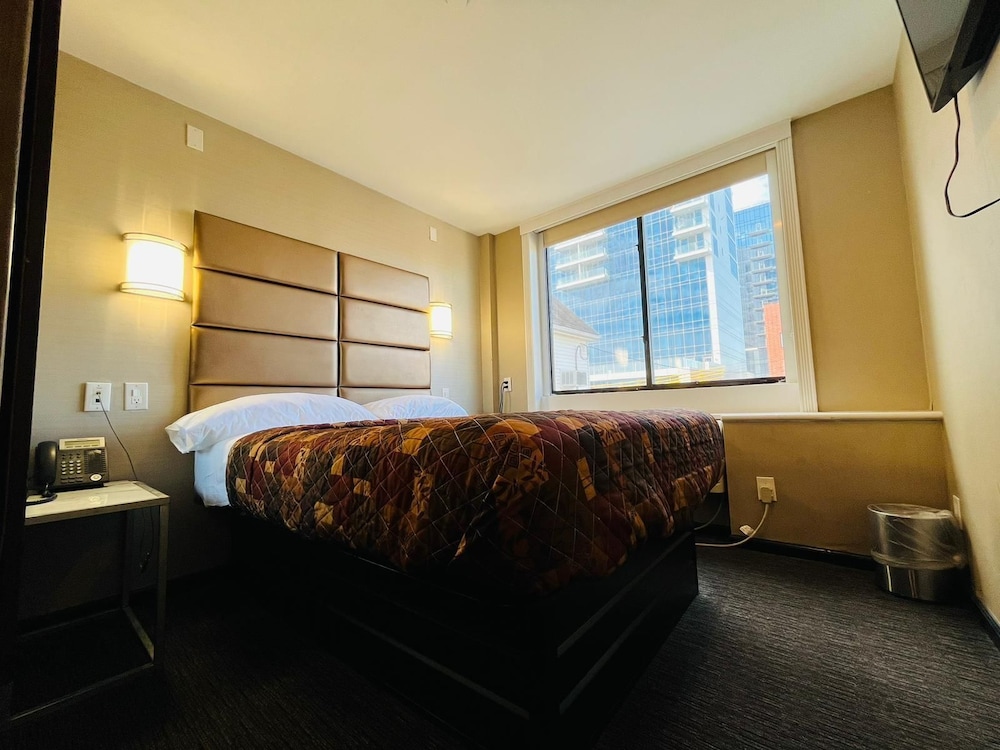 Hotel Key LaGuardia Airport - photo 29