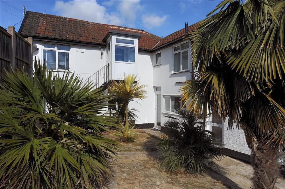 Hatchett Top Flat — 4-Star Luxury Hotel in Lyme Regis, United Kingdom