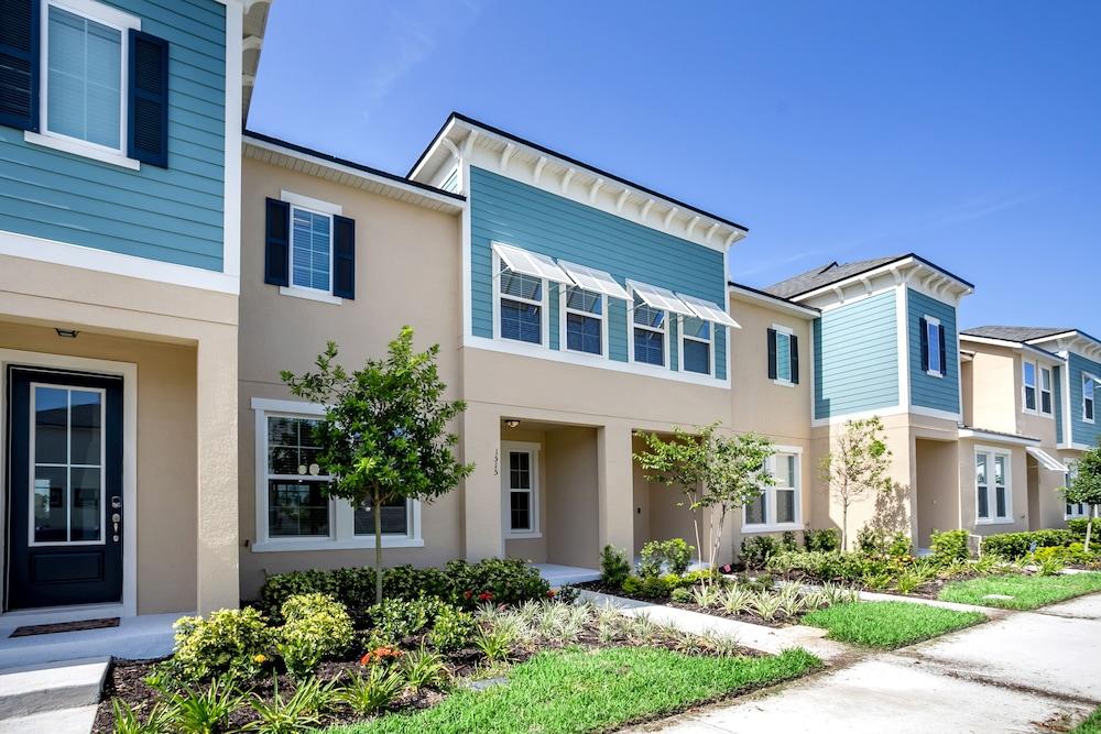 1515Carey - featured photo