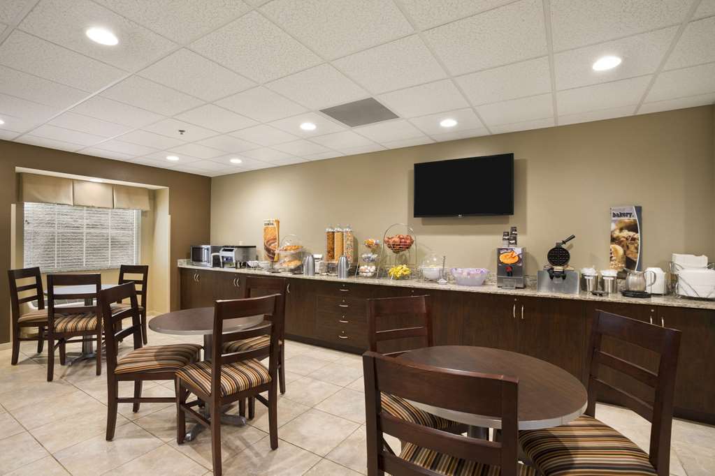 Microtel Inn & Suites by Wyndham Cambridge - photo 16