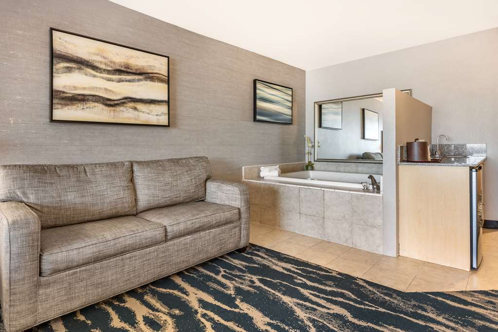 Best Western Plus North Las Vegas Inn & Suites - photo 7