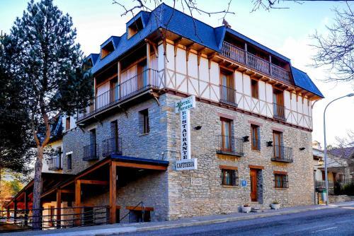 Hotel Esther — hotel in Alcala De La Selva
