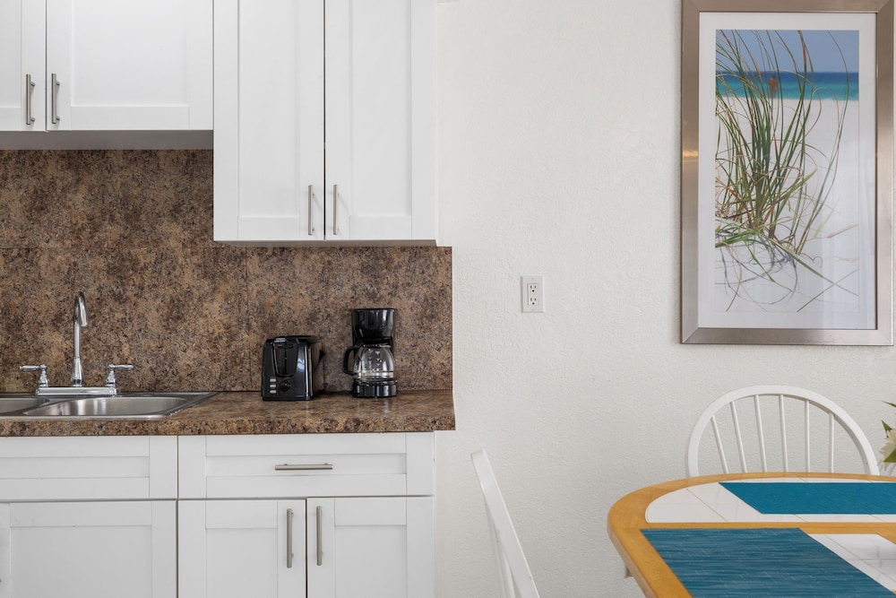 Sunset Inn Hallandale Beach - photo 37