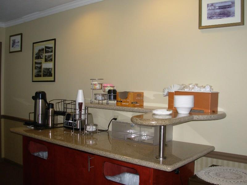 Red Carpet Inn On the Lake - photo 27