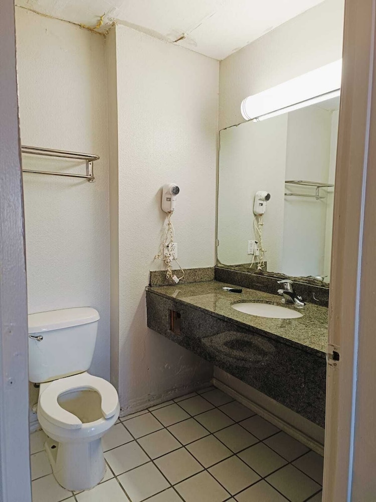 Travelers inn by OYO Wichita Falls - photo 22