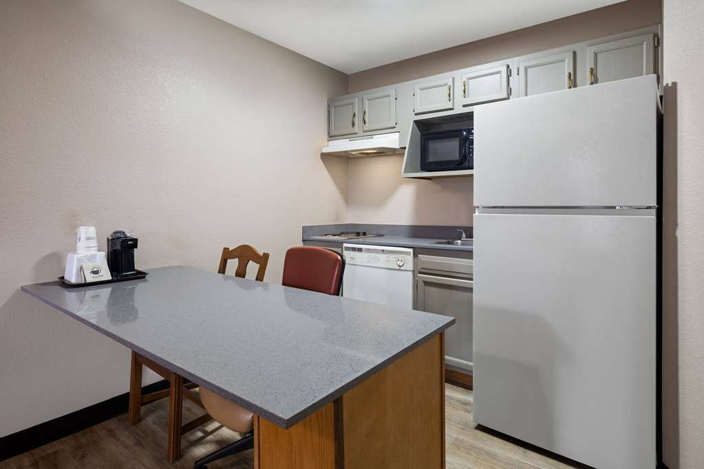 Days Inn & Suites by Wyndham Kokomo - photo 17