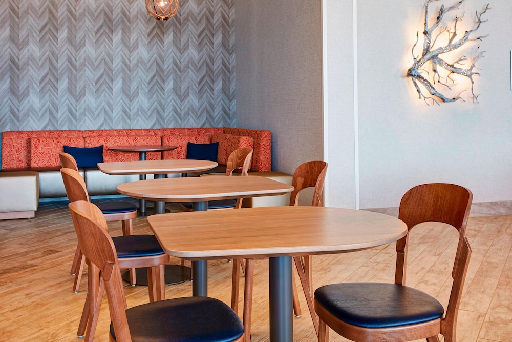 Courtyard by Marriott Erie Bayfront - photo 56