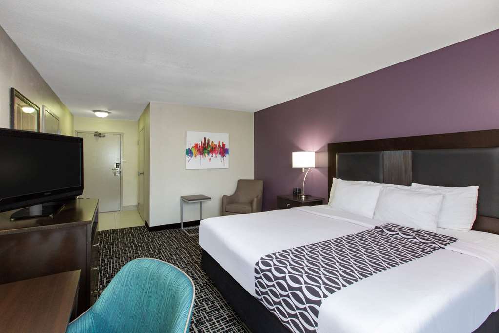 La Quinta Inn & Suites by Wyndham Blue Springs - featured photo