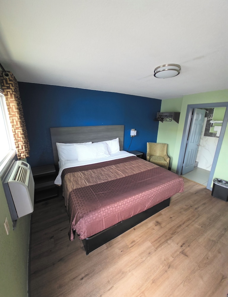 Plaza Motel - photo 17