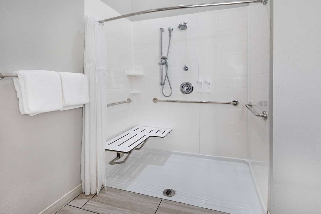 La Quinta Inn & Suites by Wyndham Jackson Cape Girardeau - photo 28