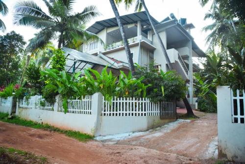 Wayne’s Nest Calangute Goa
