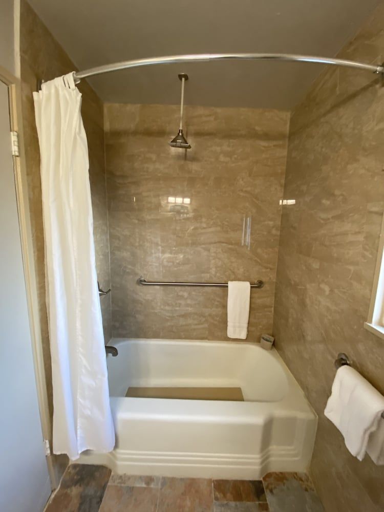 Rainbow Inn & Cottages - photo 9