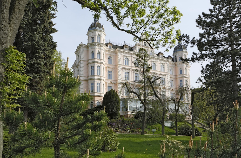 Bristol Palace — hotel in Karlovy Vary